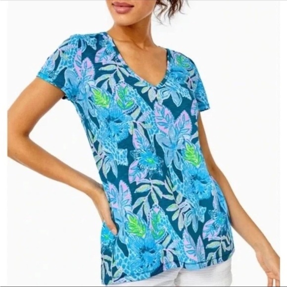 Lilly Pulitzer Macaw Tell Me All About It Blue Tropical Floral V-Neck Tee XS - Picture 2 of 6